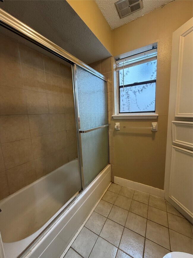 Building Photo - 1901 Brun St