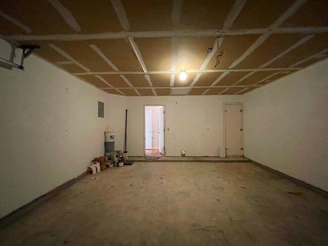 Building Photo - 205 Juniper Dr