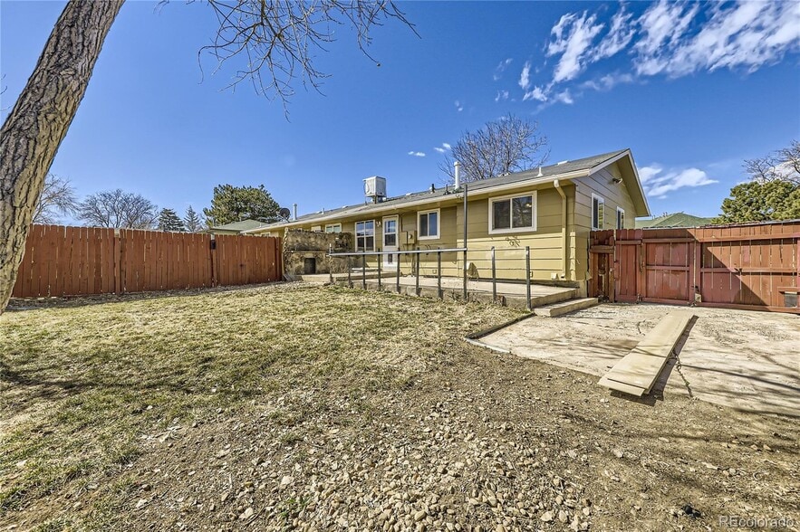Building Photo - 8876 Lipan St