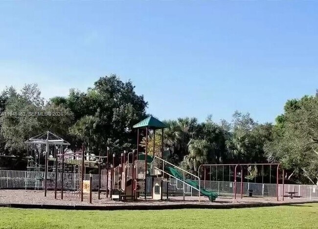 Building Photo - 4192 Laurel Ridge Cir