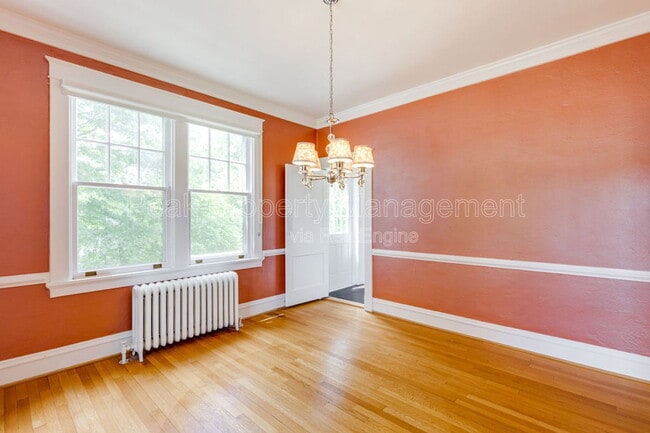 Building Photo - 1404 Wilmington Ave W