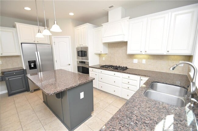 Building Photo - 300 Sutton Glen Dr