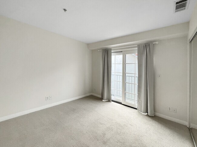 Building Photo - 42 N Michigan Ave