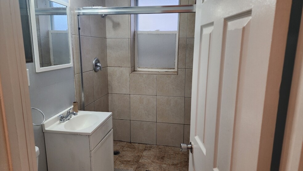 Building Photo - 1211 Highland Ave