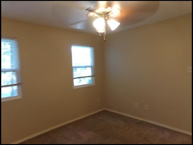 Building Photo - 119 Pin Oak Cove