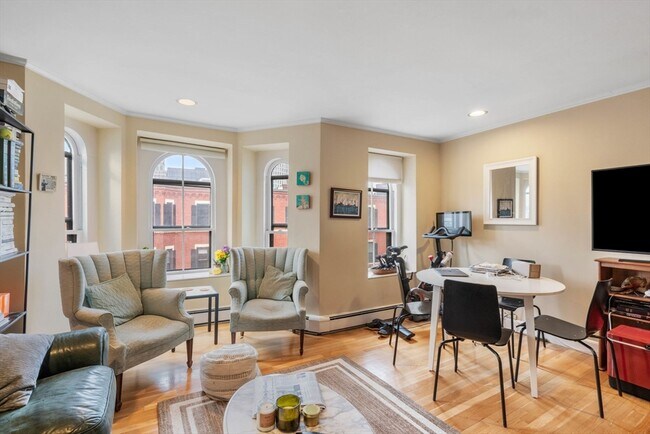 Building Photo - 44 Chandler St