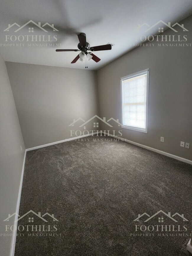 Building Photo - 6 Robert de Brus Cir