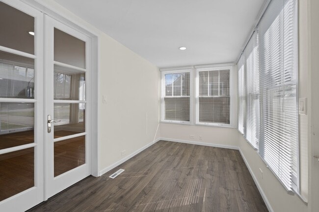 Building Photo - 823 Deerfield Rd