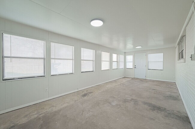 Building Photo - 4800 Spencer Rd