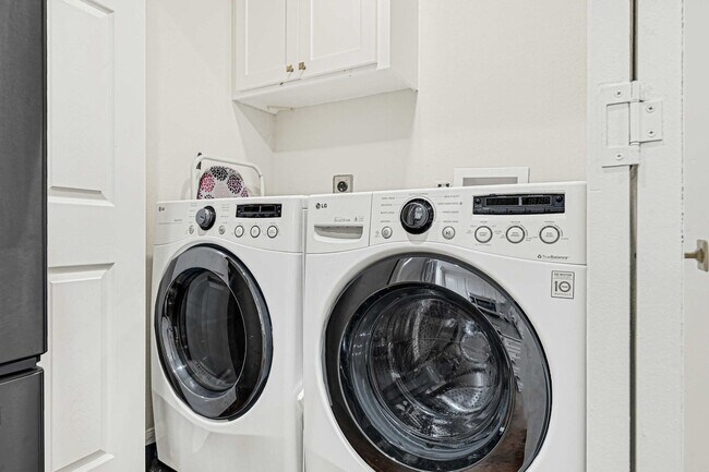 Building Photo - 5534 Loch Lomond Dr