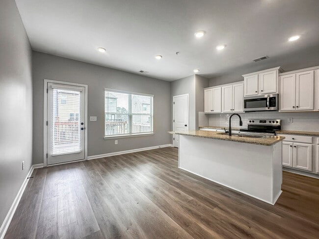 Building Photo - 1056 Bayrose Cir