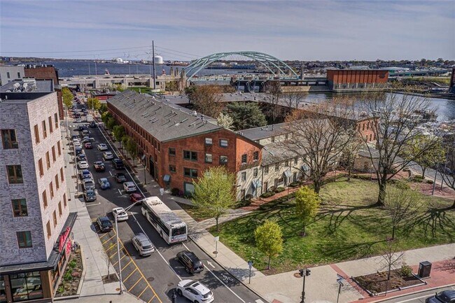 Building Photo - 555 S Water St