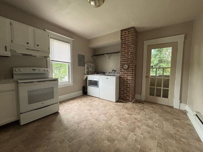 Building Photo - South Park Rental - $900/mo