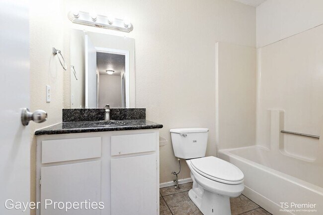Building Photo - 3 br, 2.5 bath House - 2028 ball ave