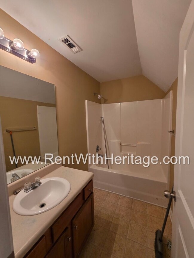 Building Photo - Gorgeous 5bd /3.5 bath Home/ Upgrades Galore/ Attention to Detail/ Great Location