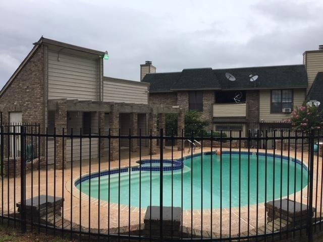 Building Photo - 200 Martingale