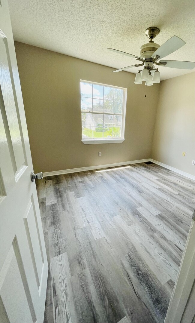 Building Photo - 13442 Locust Hill Dr