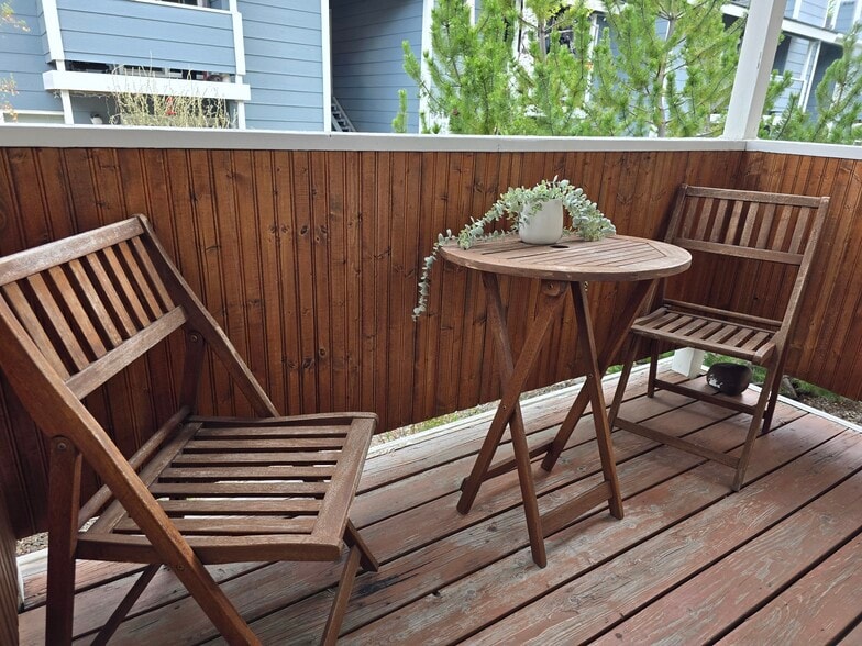Little private deck - 1315 Sparta Plz