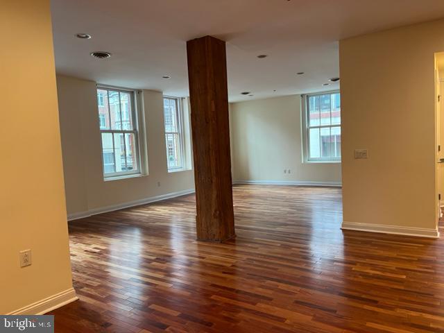 Building Photo - 105 S 18th St