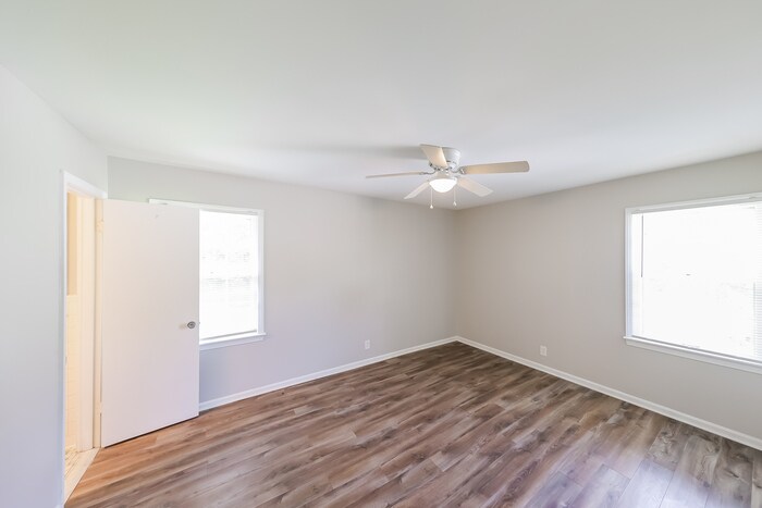 Building Photo - 2042 Idlewood Dr