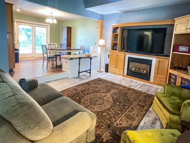 Living Room with large flatscreen tv - 731 Garnet Ave