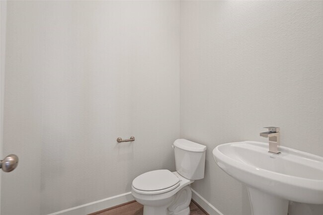 Building Photo - 3037 Hicks St