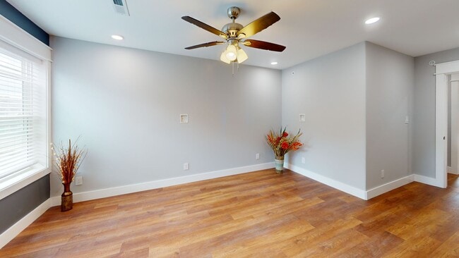 Building Photo - 6BR/6BA Unit with Private Bathrooms | Part...