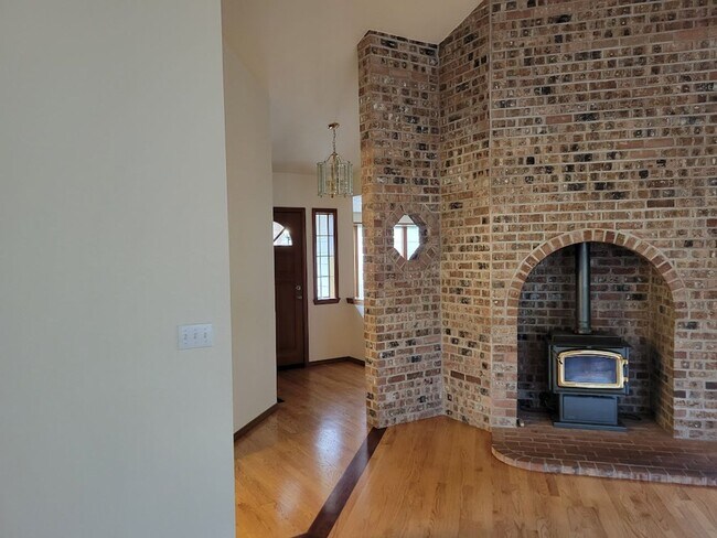 Building Photo - Gold Creek Community