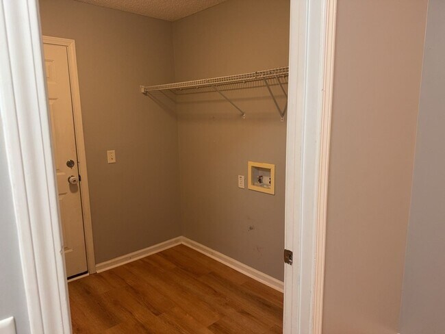 Building Photo - 525 Golden Grove Ln