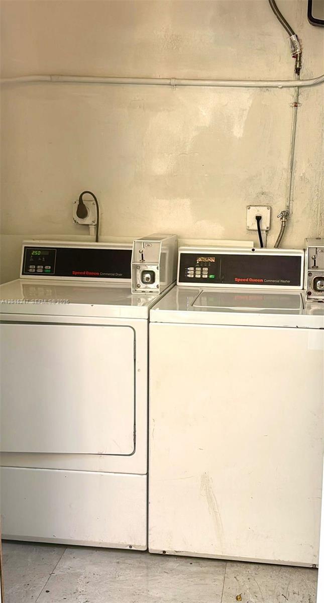 Building Photo - 6201 SW 37 Ct