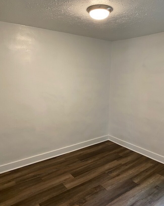 large bedroom 1 - 5135 Fay Ave