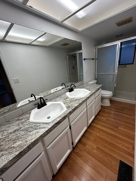 Building Photo - 454 N Pebble Beach Way