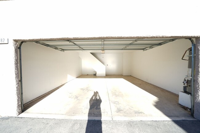 Building Photo - SHOWINGS AVAILABLE NOW