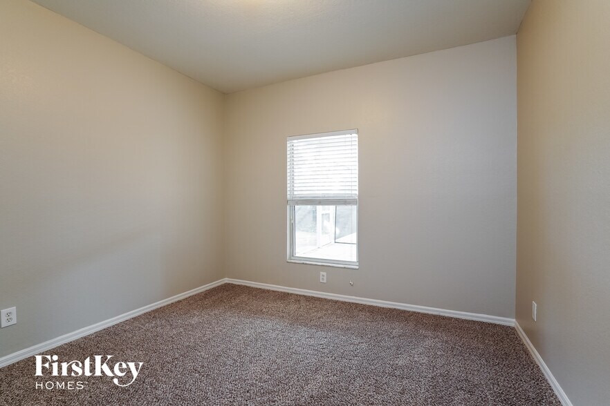 Building Photo - 806 Anza Ave