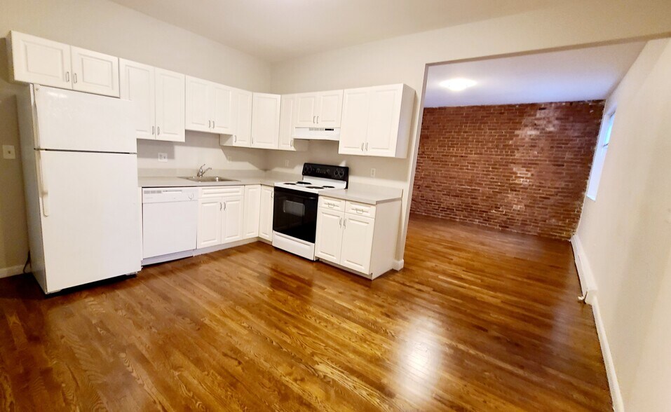 Building Photo - 25 Stearns Rd