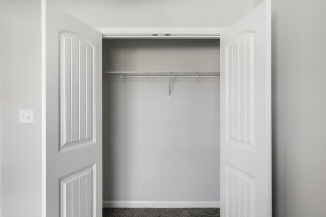 Building Photo - 383 Kingland Ln