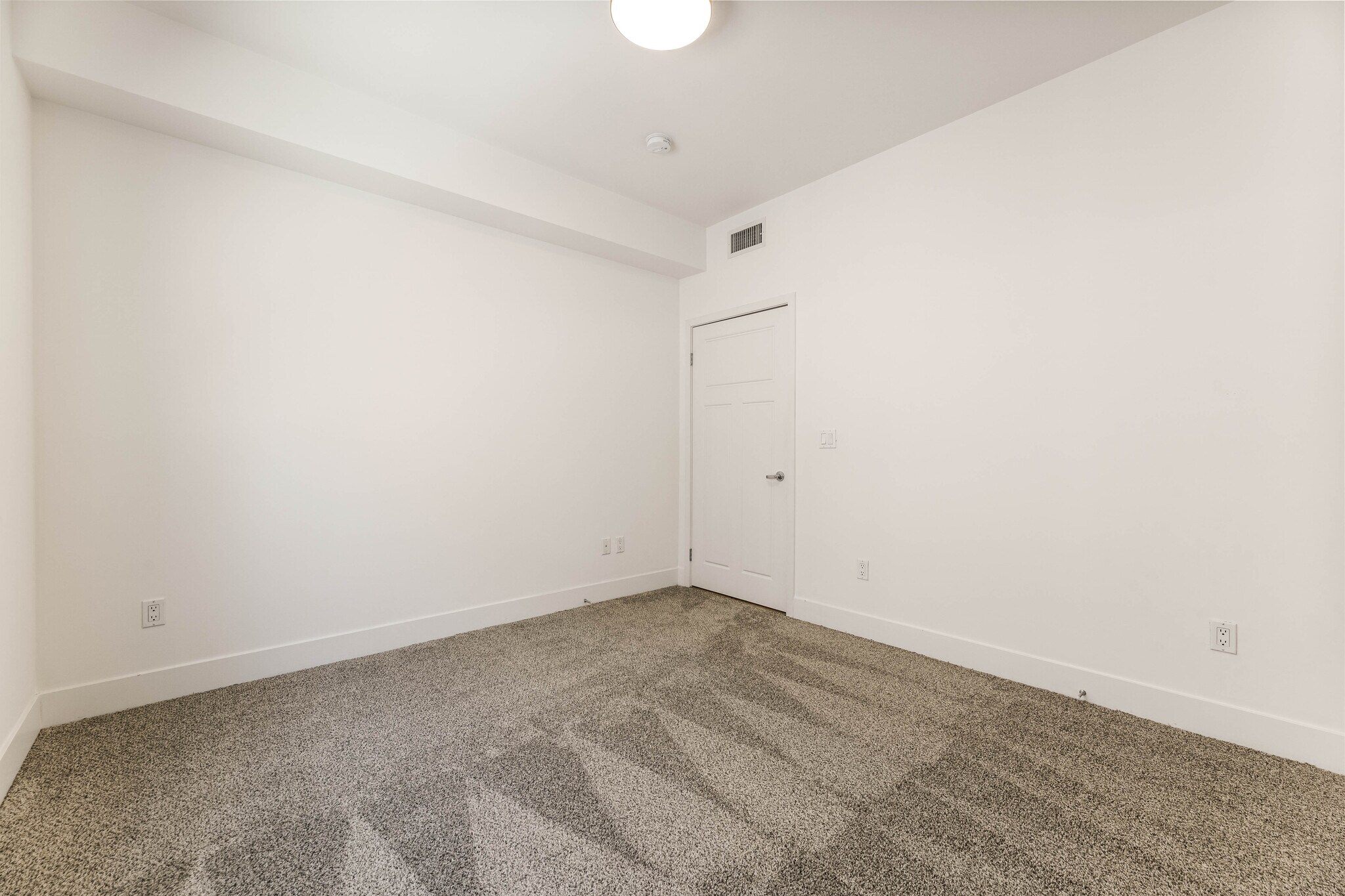 Building Photo - 11831 Avon Way
