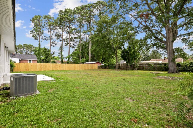 Building Photo - 105 Sumpter Dr