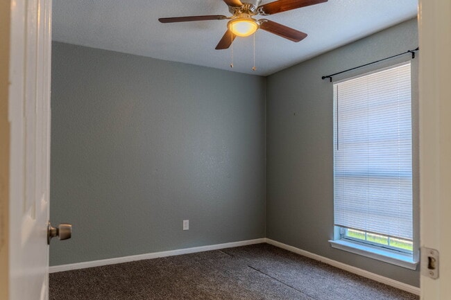 Building Photo - "Charming and Spacious 1,575 Sq Ft Home with 3-Bedroom Retreat with 2 Full Baths!"