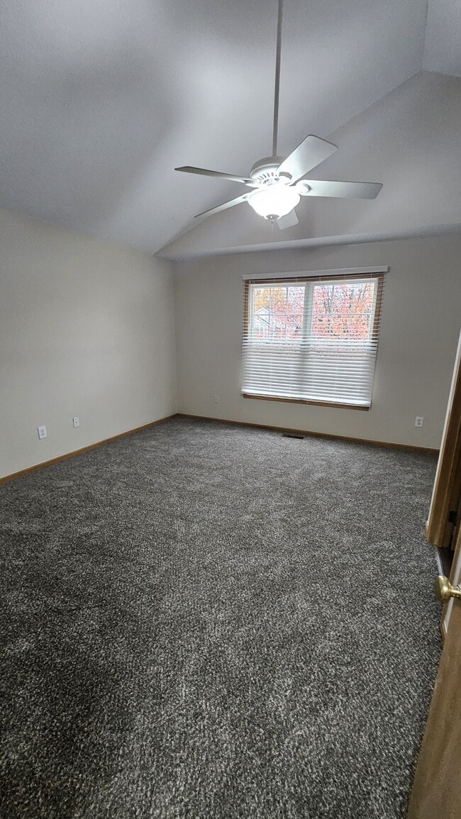 Building Photo - 8568 Clover Glade Dr