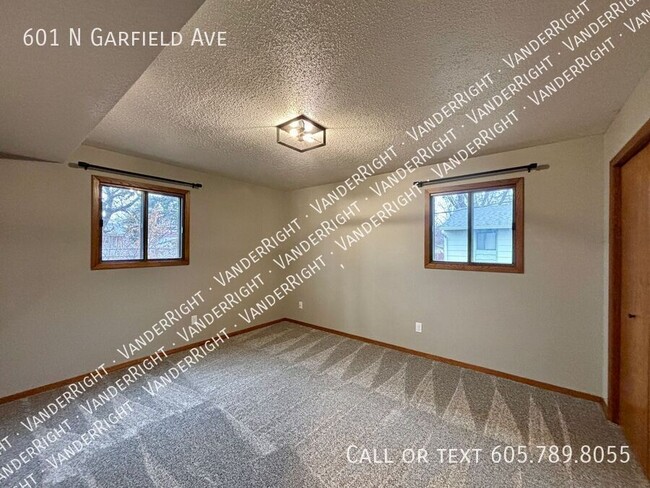 Building Photo - 601 N Garfield Ave