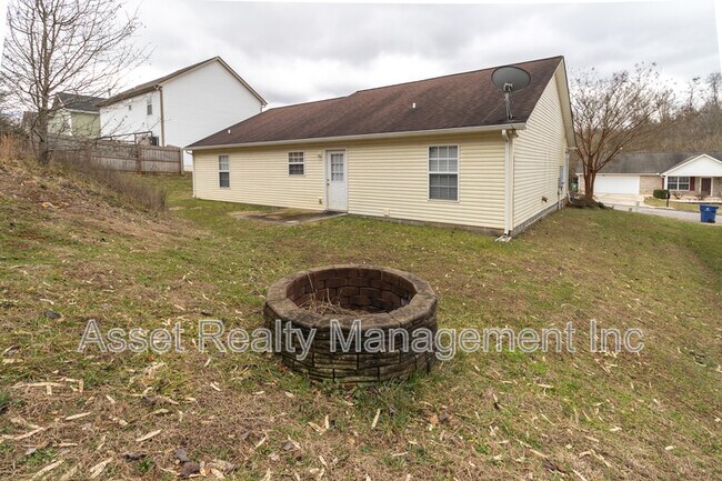 Building Photo - 624 Drakewood Rd