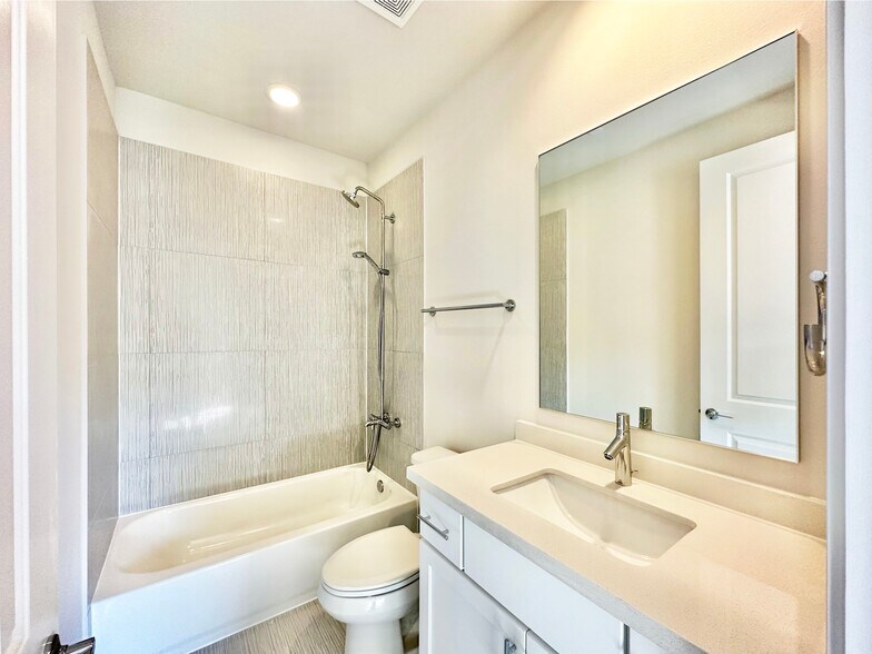 2nd Bedroom Bath - 809 Bringhurst St