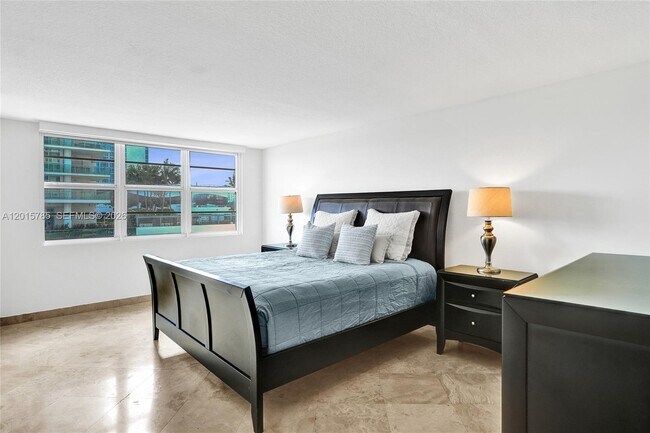 Building Photo - 6917 Collins Ave