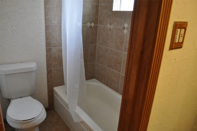 Building Photo - 22411 Merrymount Dr