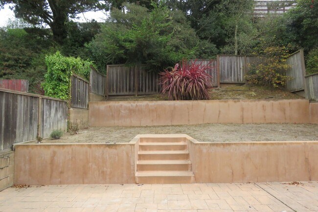 Building Photo - 49 Dellbrook Ave
