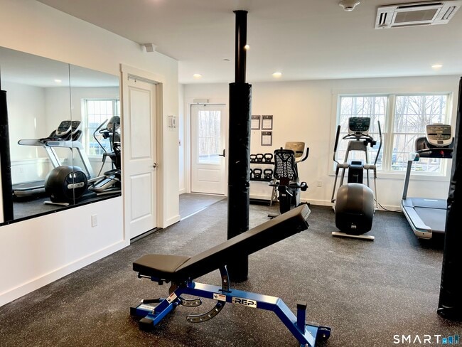 Building Photo - 179 Butternut St