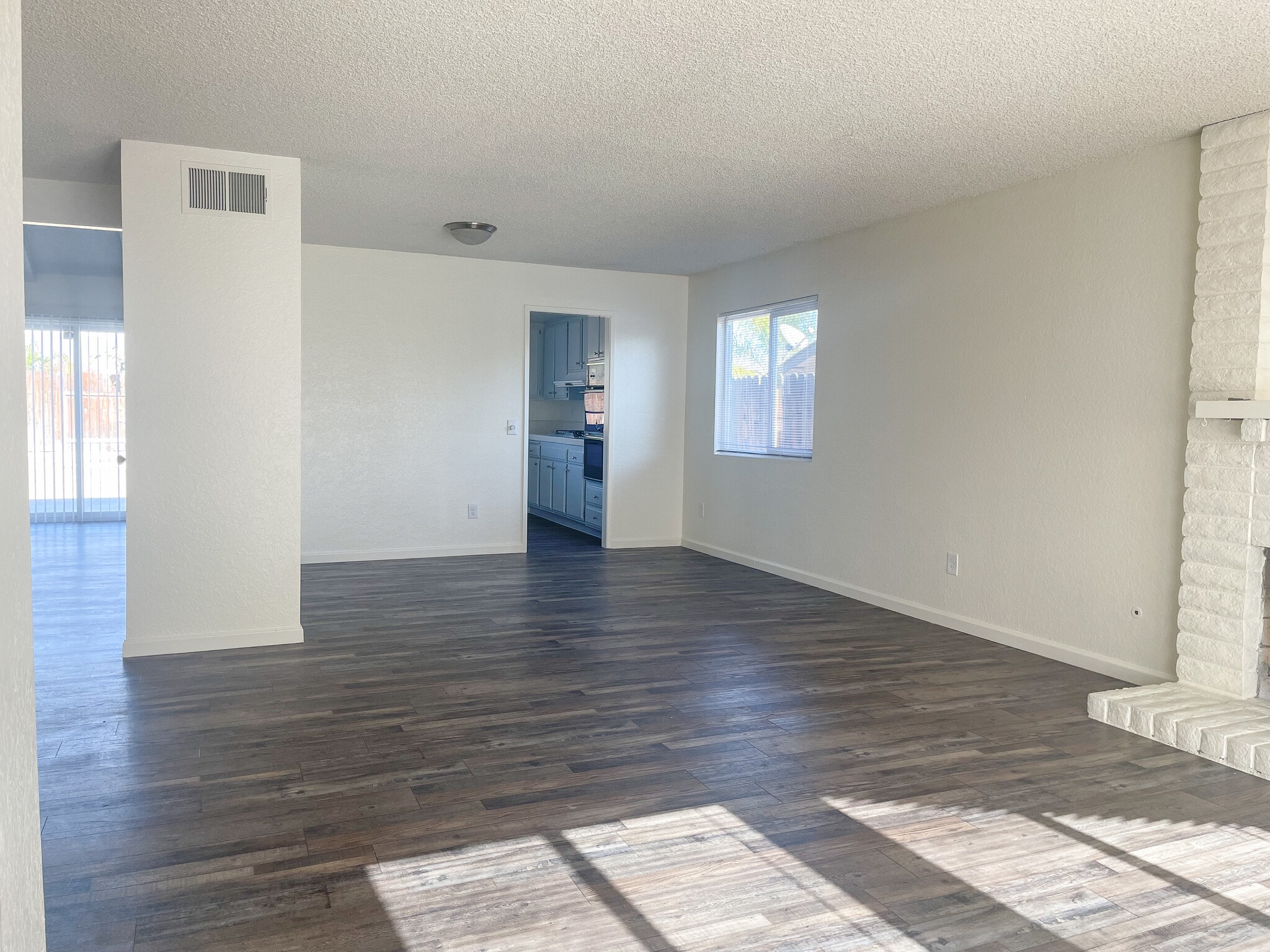 Dining nook - 25770 Mariposa St