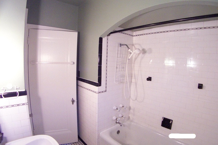 Bathroom - 330 S Aiken Ave