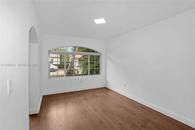 Building Photo - 832 Wallace St